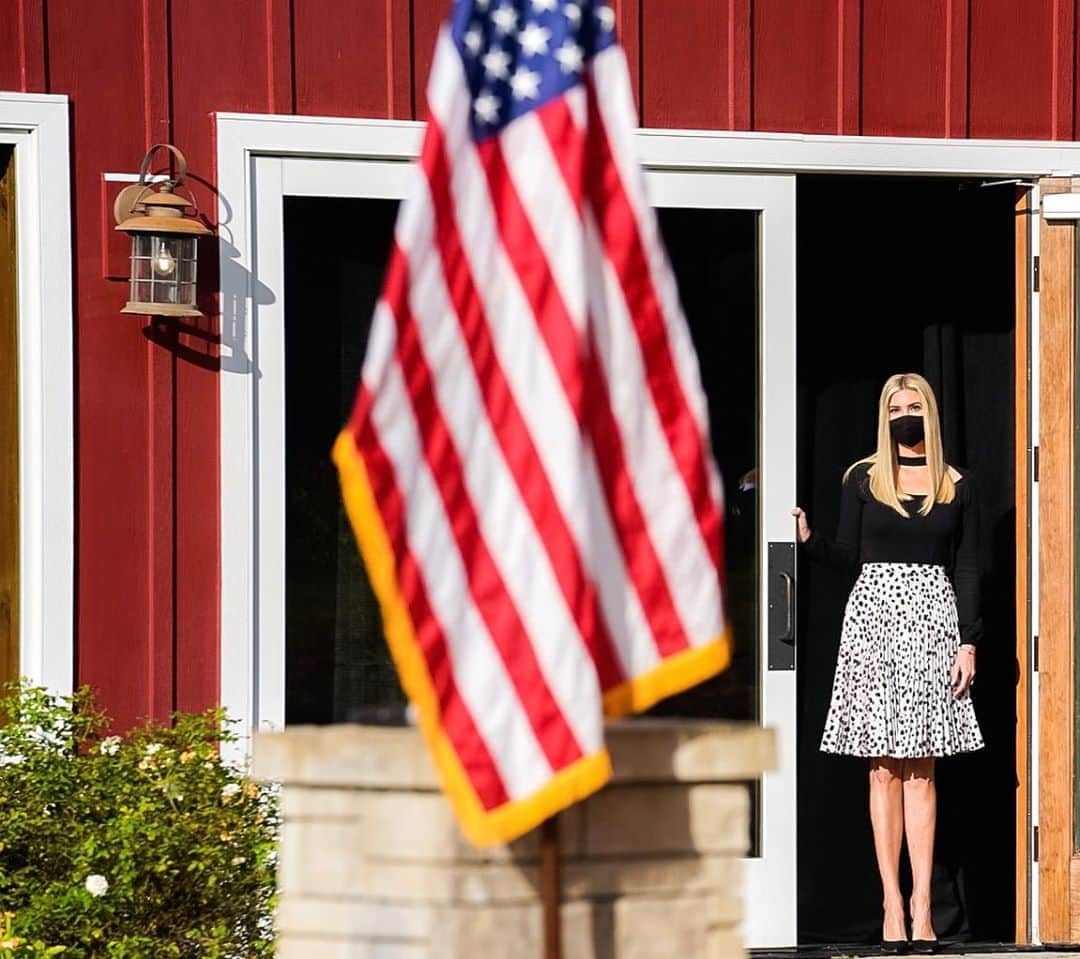 イヴァンカ・トランプのインスタグラム：「We ❤️ North Carolina!  Thank you for the warm welcome Raleigh!」