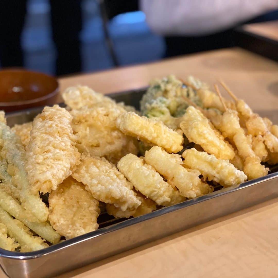 西田直斗さんのインスタグラム写真 - (西田直斗Instagram)「堺魚市場にある天ぷらてん助さんに連れて行っていただきました！ 前からインスタ等で見ていてずっと行ってみたかったお店です。 市場にあってまず雰囲気が最高でした＾＾ それに天ぷらも全部美味しかったです！！ 締めの卵かけ御飯も最高でした！！ おかげさまでお腹いっぱいになりました^ - ^ 一度は絶対に行くべきです👍👍 全て最高です！！ #堺魚市場天ぷら#てん助#最高 #西田直斗#天ぷら#絶品#ご馳走さまでした#感謝#いつもありがとうございます」10月21日 7時54分 - n.n.n.na_oto
