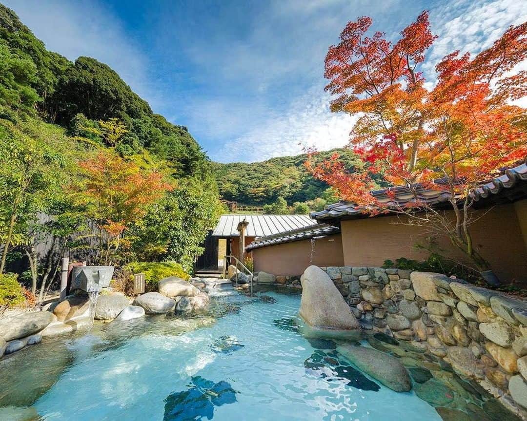 JAPAN TRIP 大人旅〜厳選の宿〜のインスタグラム：「#山口県 #萩温泉郷 の源泉の宿#萩本陣 です。  #大人旅_厳選の宿 #大人旅jp #そうだ旅に出よう #旅行 #温泉 #露天風呂 #旅館 #露天風呂付き客室 #ホテル #大人旅 #国内旅行 #旅行好きな人と繋がりたい #旅行に行きたい #withコロナ #gototravel #otonatabi #japan #japantrip #japantravel #trip #travel #onsen #ryokan #luxury #hotel #hotsprings」