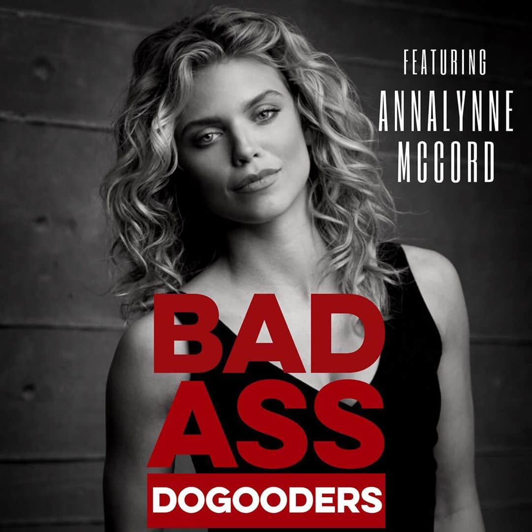 アナリン・マッコードのインスタグラム：「WE’RE GOING #LIVE on the @badassdogooders account... go there now and learn about: Badass DoGooders which is a LEAGUE of heart-driven entrepreneurs, creators, and changemakers on a mission to positively impact our communities, the world and each other.  #badg #badassdogooders」