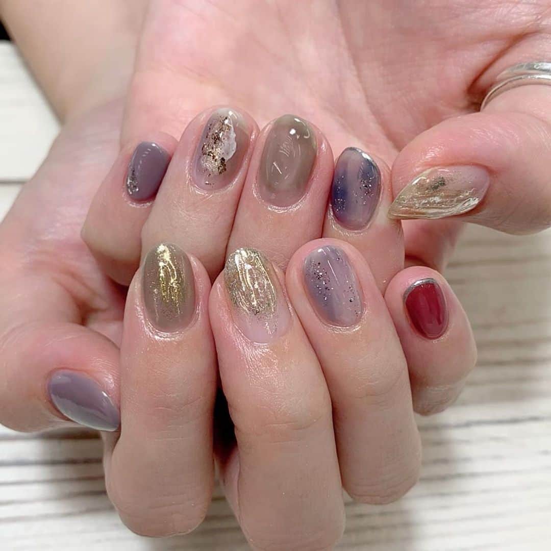 森田真結子のインスタグラム：「お爪、可愛くしてもろたー💛 ひーちゃん、いつもありがとう！  @hiromi.nail   #秋ネイル #ニュアンスネイル #ネイル #nails #美甲」