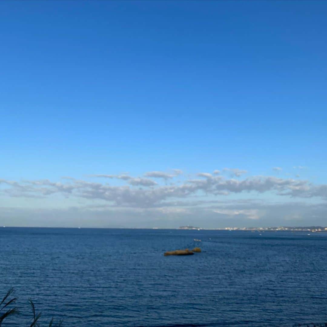 板谷由夏 さんのインスタグラム写真 - (板谷由夏 Instagram)「空の青、海の青 今日も良き日になりますように」10月21日 8時15分 - yukaitaya