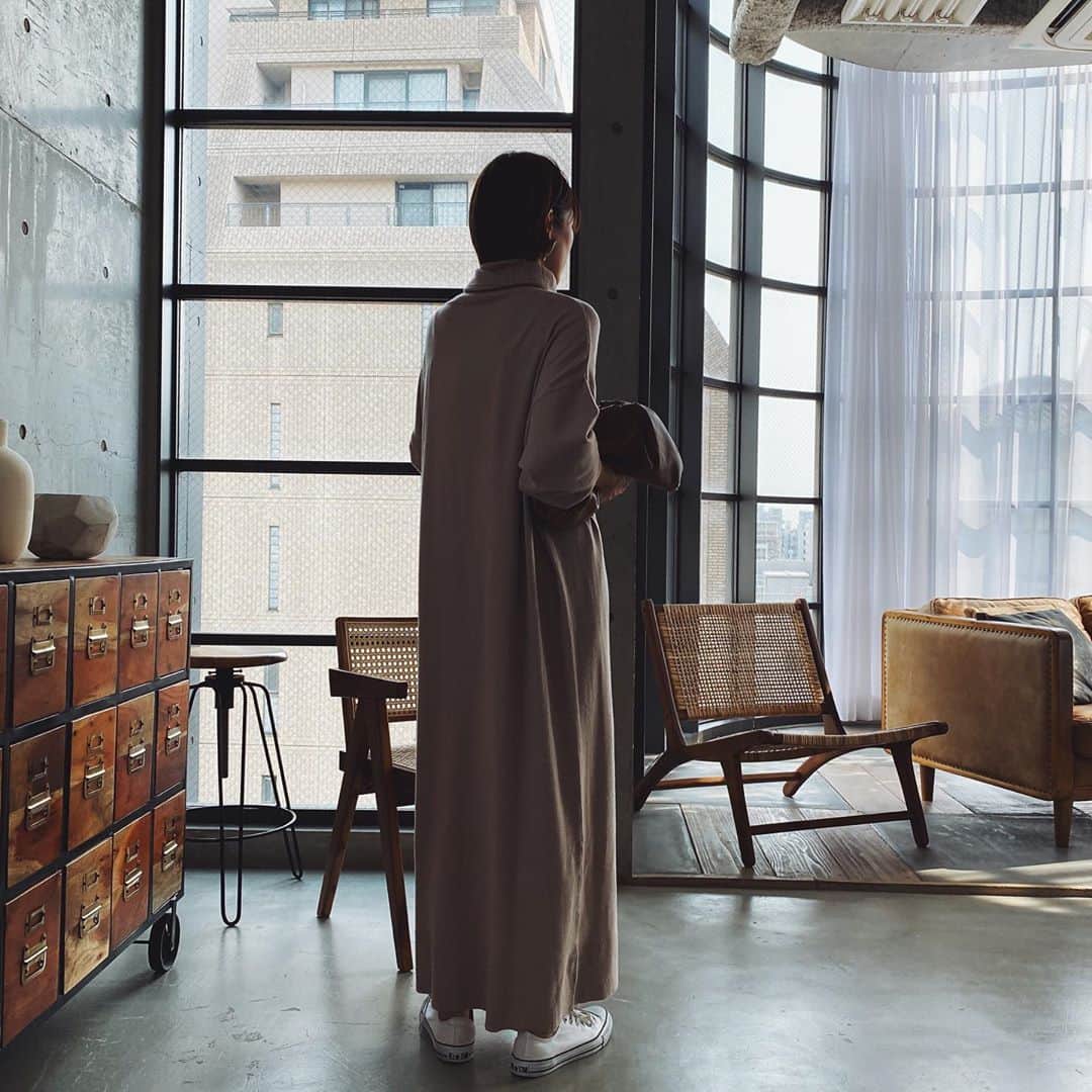 美生のインスタグラム：「#restock﻿ ﻿ ﻿ ウォッシャブルニットワンピの﻿ グレージュのロングが﻿ 復活してます♡﻿ ﻿ 今週の @donobanweb 新作も﻿ ものすごく可愛いものいっぱいやから﻿ 今日のライブと﻿ 金曜日のライブ見て﻿ お買い物しようと思います♡﻿ ブーツもレザーハーフパンツもカーディガンも 絶対買うー♡ ﻿ ﻿」