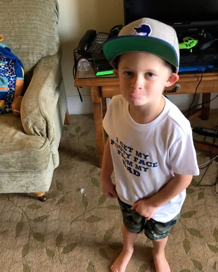 アシュリー・ケリーのインスタグラム：「Game 1. World Series. Enough said. Get them going Knox!!! LETS GOOOOOOO 🔥🔥🔥」