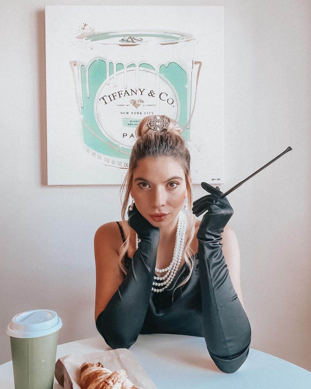 The Oliver Gal Artist Co.さんのインスタグラム写真 - (The Oliver Gal Artist Co.Instagram)「Perfect Breakfast at Tiffany's vibes with @latinmacaron #olivergal」10月21日 8時30分 - olivergalart