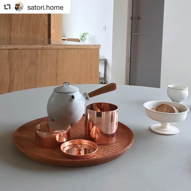 FABIAさんのインスタグラム写真 - (FABIAInstagram)「@satori.home さん　ご紹介頂きありがとうございます。  #repost @satori.home  #なかしましほ さんのクッキー☺︎ 久しぶりに作ったら 👱‍♂️おいしいね！ とその日のおやつで完食🍪 作り甲斐がある😆 ͏ お茶を入れてる丸缶はSyuRoのもので 最近きになっている〝銅〟を選びました🍵☺️ これから使い込んで変化を楽しみたいと思います☺️ 丸缶:@northmall_com  （https://www.northmall_com） 👇 ノースモールでは オープン記念大感謝祭開催中！ ①アカウントをフォローしてクーポンをGET！ 抽選で1000名様に1000円offクーポンをプレゼント。 ②新規会員登録で送料半額！ ③お買い物した方全員に30%相当のポイント還元！ ※詳細は公式アカウントのプロフィールでチェック♪  #ノースモールサイト #ノースモール #インテリア #シンプルインテリア #インテリアショップ #暮らしの道具 #暮らしを楽しむ #丁寧な暮らし #上質な暮らし #雑貨 #インテリア雑貨 #生活雑貨 #お洒落雑貨 #北欧インテリア」10月21日 8時32分 - northmall_com