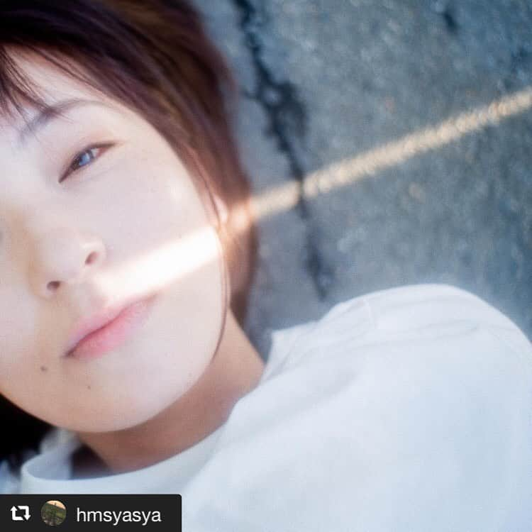 しじみさんのインスタグラム写真 - (しじみInstagram)「#repost @hmsyasya via @PhotoAroundApp  #hibi_jp #sharing_warm_time #todays_blue_collection #vipphotomagazine  #good_portraits_world #femaleportrait #portraitphotography　#Thinkverylittle #jp_mood_ #hueart_4sb #reco_ig #ファインダー越しの私の世界 #jp_portrait部 #indy_photolife #hueart_life #instagramjapan #oldlens_tokyo #dreamermagazine #screen_archive #as_archive #なんでもないただの道が好き #今日もx日和 #tokyocameraclub #into_the_screen #hkphotography」10月21日 8時35分 - amcche