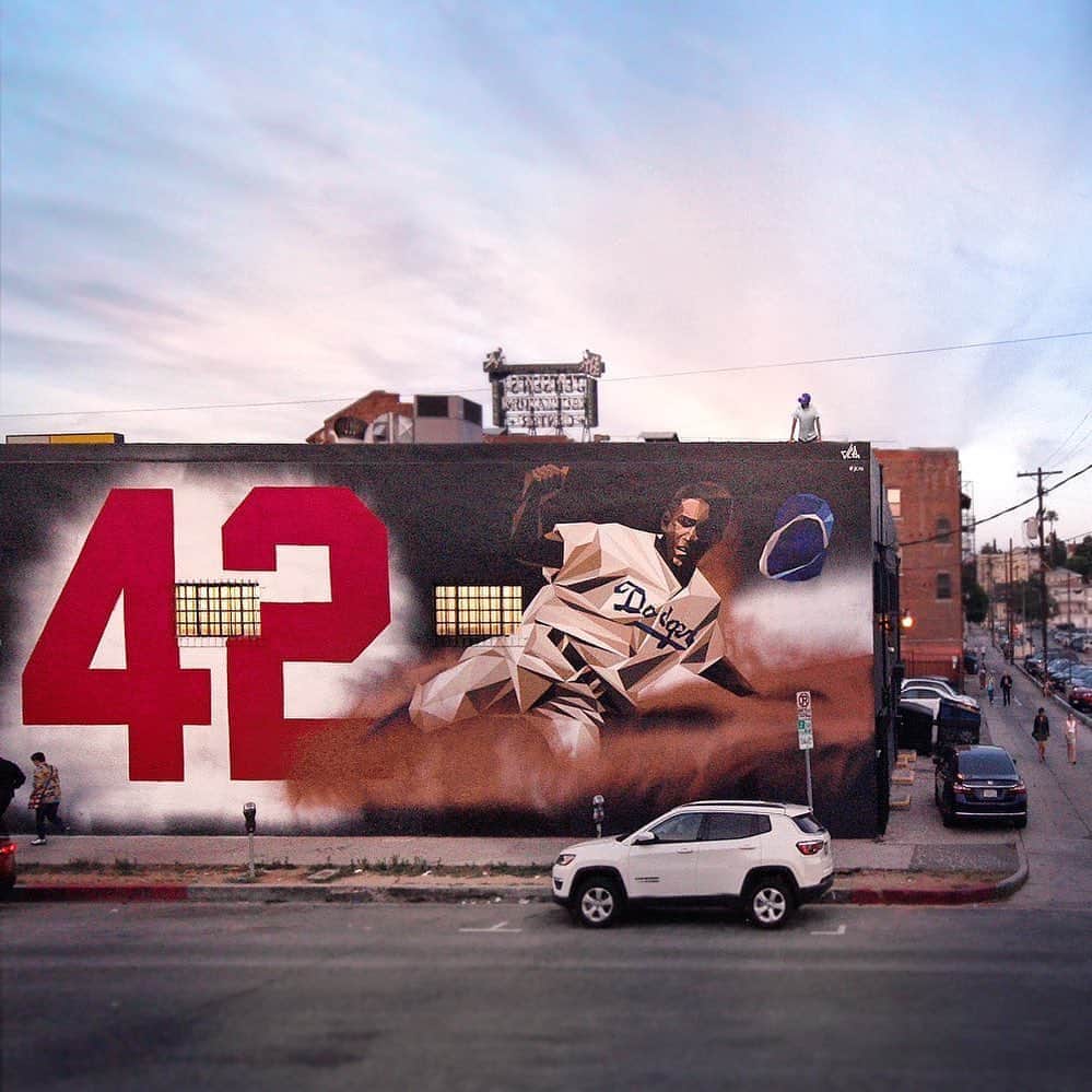 のインスタグラム：「Hometown Heroes. Go Dodgers.  Mural by: @jc.ro #Dodgers」