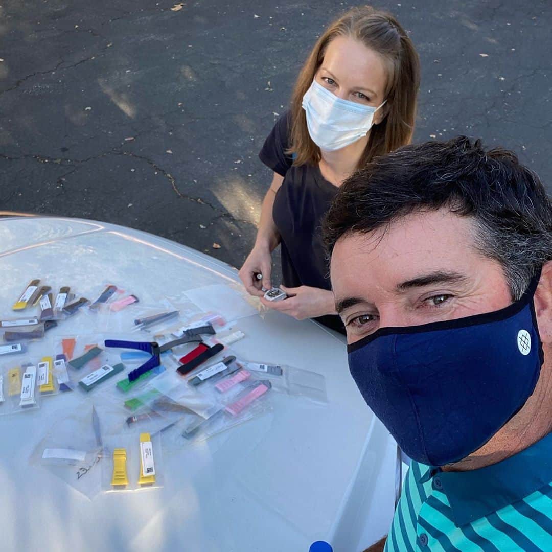 のインスタグラム：「Don’t tell @richardmille, watch maker Michelle is changing out straps on the hood of the car!!!! 🤫 #RM038 #RM055」