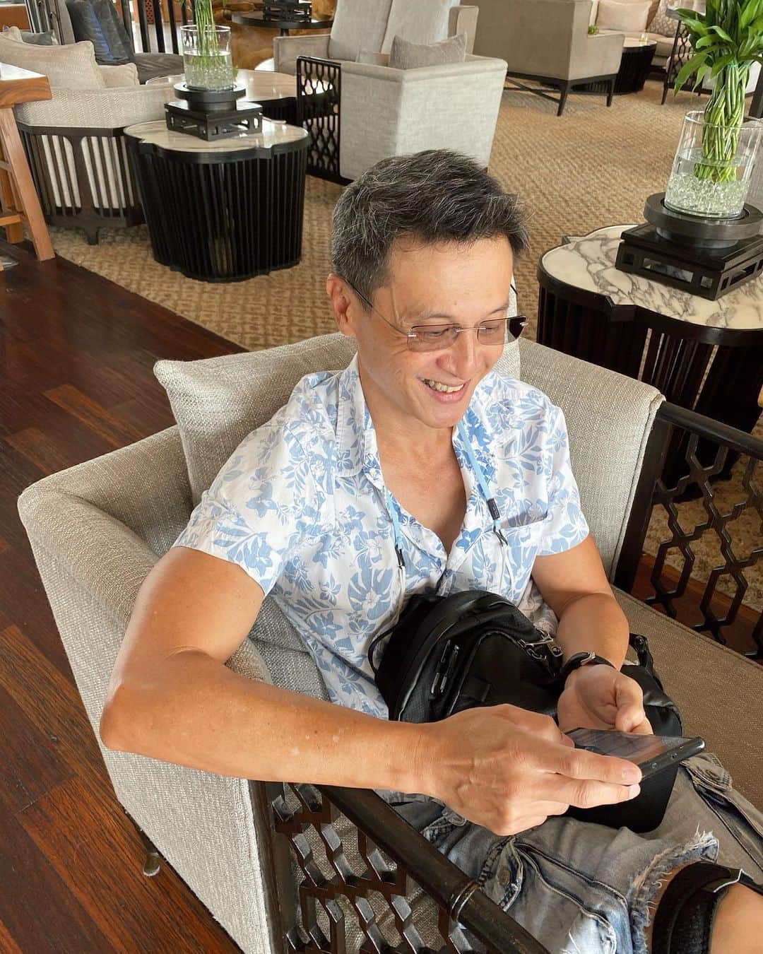 イプシー・キーラティさんのインスタグラム写真 - (イプシー・キーラティInstagram)「Happy birthday to this wonderful person :) 🤍💙 thank u for being such an amazing father. To me you’re the coolest guy on earth , always ! ขอบคุณป๊า ที่คอยสอนแต่สิ่งดีๆ และปล่อยให้ซีได้เติบโตมาอย่างแข็งแรง จนเป็นตัวเองได้ในวันนี้ 🤍 ขอให้ป๊ามีความสุขมากๆๆๆๆ เหมือนที่ป๊าคอยให้ความสุขผู้อื่นมาตลอด ..ขอให้ป๊าสุขภาพดี ไม่เจ็บโน่นนี่เยอะ ~ สุขสันต์วันเกิดนะค้าบ. รักค่ะ :) 🙏🏽🤍🤟🏽」10月21日 9時26分 - gypsykeerati