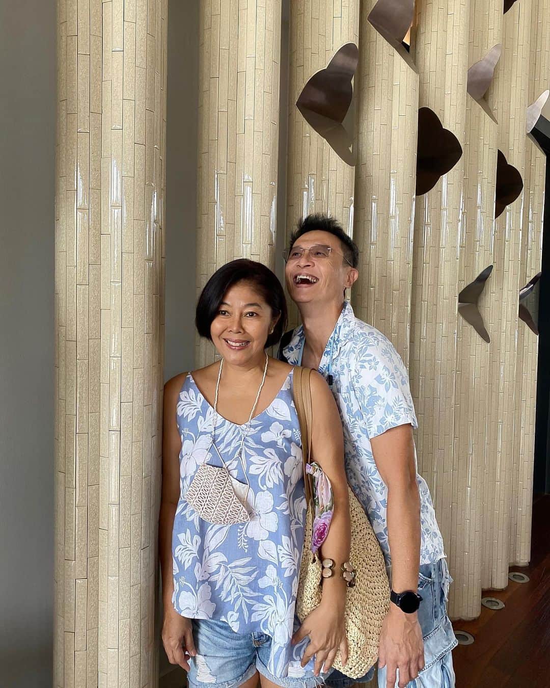 イプシー・キーラティさんのインスタグラム写真 - (イプシー・キーラティInstagram)「Happy birthday to this wonderful person :) 🤍💙 thank u for being such an amazing father. To me you’re the coolest guy on earth , always ! ขอบคุณป๊า ที่คอยสอนแต่สิ่งดีๆ และปล่อยให้ซีได้เติบโตมาอย่างแข็งแรง จนเป็นตัวเองได้ในวันนี้ 🤍 ขอให้ป๊ามีความสุขมากๆๆๆๆ เหมือนที่ป๊าคอยให้ความสุขผู้อื่นมาตลอด ..ขอให้ป๊าสุขภาพดี ไม่เจ็บโน่นนี่เยอะ ~ สุขสันต์วันเกิดนะค้าบ. รักค่ะ :) 🙏🏽🤍🤟🏽」10月21日 9時26分 - gypsykeerati