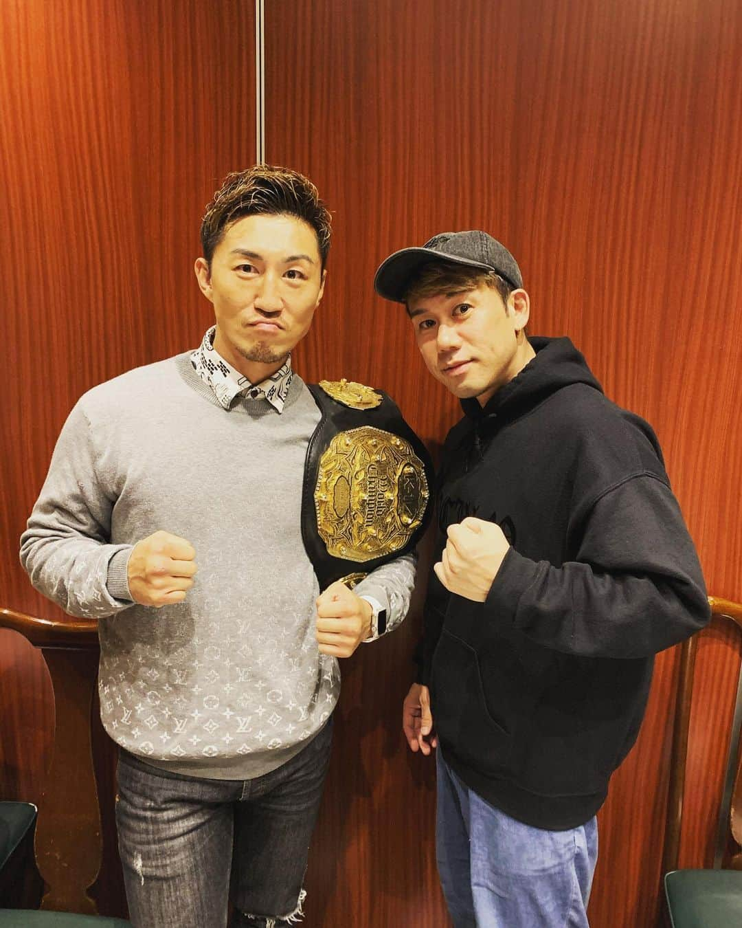 川畑要さんのインスタグラム写真 - (川畑要Instagram)「昨夜は第5代K-1 WORLD GPスーパー・ライト級王者、山崎 秀晃選手と食事をさせていただきました‼️ 今度YouTubeコラボしちゃうかもです😎  #川畑要 #chemistry #singer #k1 #山崎秀晃　選手」10月21日 9時31分 - kawabata1979