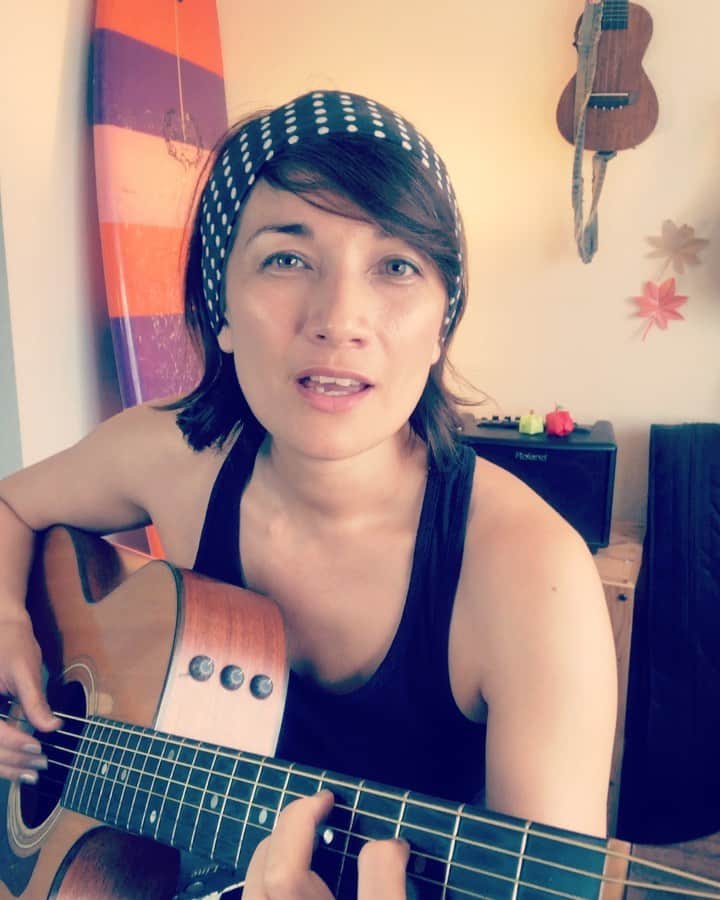 KATのインスタグラム：「Wow! Twitch has been a magical wonderland where I have been free to try new things and play freely and get to know so many wonderful people! It’s like a big house party and everyone is invited! I do a songwriter sessions series every Sunday where I invite a fellow streamer to join me and write a song with me in 22 min! “Falling leaves” 🍁 was one of those songs written with @mattywongy and inspired by @pinayskye ‘s song title submitted in the chat! ⁣⁣ ⁣⁣ This Sunday my special guest will be @jackneds so come and join the party and watch us panic as we run out of time! 😂💦 ⁣⁣ ⁣⁣  日本語のビデオメッセージもスワイプしたら見れます！➡️⁣ ⁣ #songwritersessions #twitch #livestream #songwriter #fallingleaves #originalsong #originalsongs」
