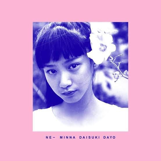 UCARY & THE VALENTINEのインスタグラム：「銀杏BOYZ /ねえみんな大好きだよ  今回も沢山参加させていただきました。 ノイズ、効果音、シンセサイザー、打ち込みのみでオケを作ったり、歌ったり、色んなことをさせてもらいました。 GOD SAVE THE わーるどという曲、コロナの中、峯田さんと2人で何度も何度も組み立てて作りました。私のキャパシティーを広げてくれてありがとうございます。 そしてなにより、全曲、かっこいい！です。 すべてのことが起こりますように みなさん聴いてください❤️  #ねえみんな大好きだよ  #ねえみんな大好きだよ  #ねえみんな大好きだよ  #ねえみんな大好きだよ #私がやったのはプログラミングというのだそうです #ねえみんな私プログラミングしたんだよ」