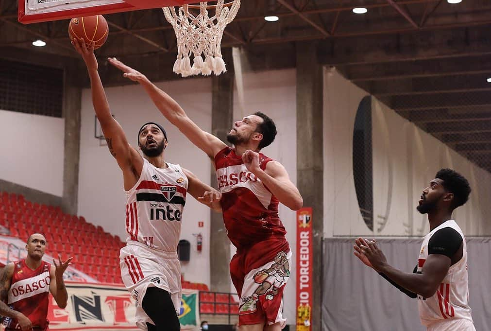 São Paulo FCさんのインスタグラム写真 - (São Paulo FCInstagram)「🏀 Vitória em casa!  Nesta terça-feira, o #BasqueteTricolor venceu o Basket Osasco, por 114x67, no Ginásio do Morumbi!  No próximo sábado (24), a equipe joga o primeiro Majestoso da temporada, às 19h, na casa do adversário.  #VamosSãoPaulo 🇾🇪」10月21日 10時22分 - saopaulofc