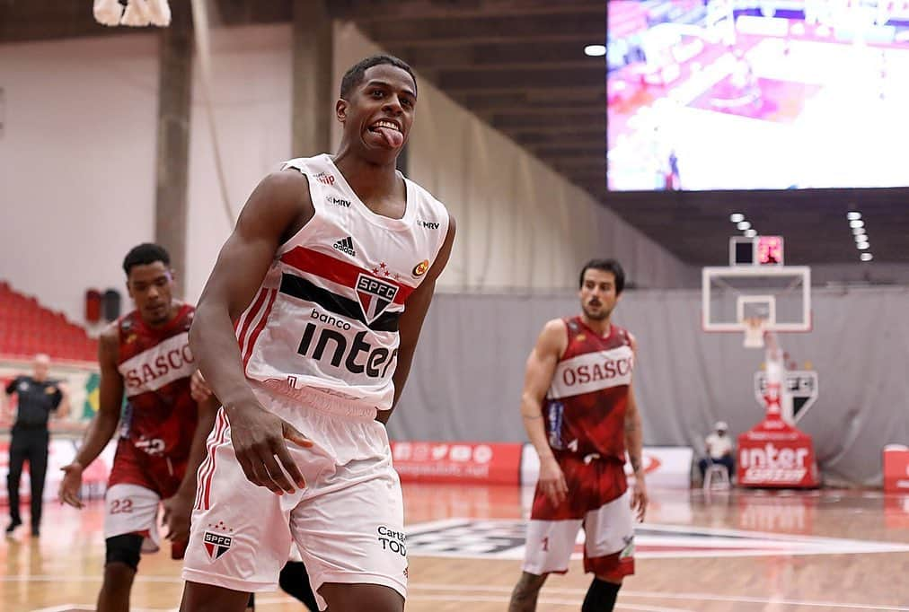 São Paulo FCさんのインスタグラム写真 - (São Paulo FCInstagram)「🏀 Vitória em casa!  Nesta terça-feira, o #BasqueteTricolor venceu o Basket Osasco, por 114x67, no Ginásio do Morumbi!  No próximo sábado (24), a equipe joga o primeiro Majestoso da temporada, às 19h, na casa do adversário.  #VamosSãoPaulo 🇾🇪」10月21日 10時22分 - saopaulofc