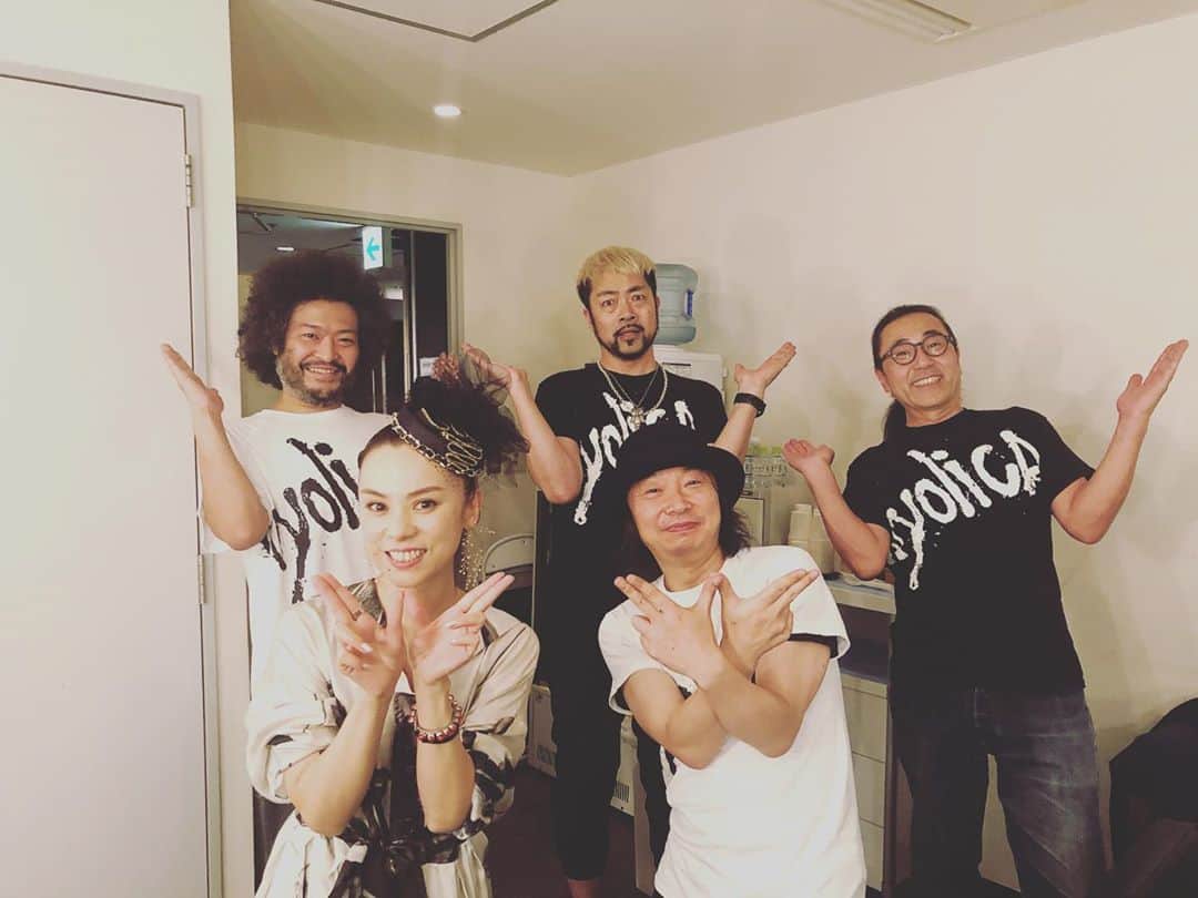 azumiさんのインスタグラム写真 - (azumiInstagram)「20th Anniversary Premium Live-who said “La La…”? Billboard Tour 2020-﻿ 東京、大阪公演終了！昨夜の大阪も感動しました。お越しくださった皆様ありがとうございました！昨年もそうでしたが、ワイヨリカライブが初めての方もたくさんいて嬉しかったです✨ バンドメンバーも最高の演奏で終わりたくなかったな…。愛をうたえはカオスだったな…笑。 みんなカッコよくてヤバかったでしょ？笑  また改めてこの大変な時期に開催してくださったビルボードの皆様には感謝しかありません。万全の感染対策でした！ありがとうございました！  はー！ワイヨリカ再結成20周年year走り切ったぞー！  また改めて投稿します。 取り急ぎ。  みんなでwyolicaのwポーズ笑。  あずみ  @billboardlive_osaka  @billboardlive_tokyo  @wyolica1999 #wyolica #ワイヨリカ」10月21日 10時22分 - xx_azumi_xx