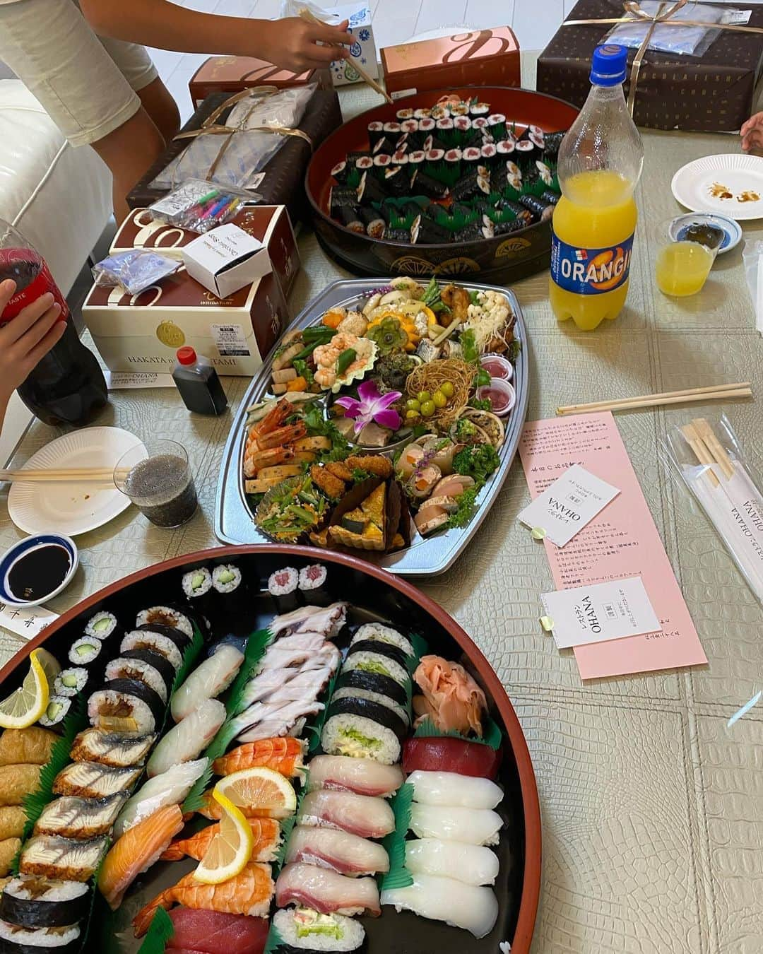 岩本初恵さんのインスタグラム写真 - (岩本初恵Instagram)「美味しい料理に 美味しいケーキ 食べ過ぎて 反省二秒  年齢的に 食べ過ぎたら 辛いと感じるように なりました  私達の身体は上手く 出来てますね  美味しい料理 幸せ  オンラインサロンは 12期生募集開始と なっておりましたが  11月1日でないと 入会できないように なっております  ぜひ楽しみに お待ちください  オンラインサロンの情報は インスタのプロフィールの リンクから ご覧いただけます^_^  #手作りご飯 #夜ごはん #晩ご飯 #手料理 #おうちごはん #つくりおき #料理 #献立 #グルメ #料理好きな人と繋がりたい #クッキング #レシピ #オンラインサロン #ユーチューブ #ユーチューバー #youtuber好きな人と繋がりたい #チャンネル登録 #はっちゃんアカデミー #健食 #野菜 #常備菜 #五ケ山 #cooking #food #foodstagram #dinne #YouTuber」10月21日 10時26分 - hatsue_iwamoto