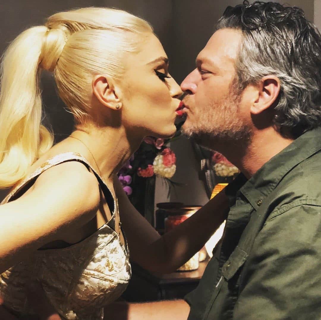 E! Onlineさんのインスタグラム写真 - (E! OnlineInstagram)「Gwen Stefani and Blake Shelton are happy anywhere, and are they ready to head to the altar? Link in bio to see her expert response to those wedding rumors. (📷: Instagram)」10月21日 10時31分 - enews