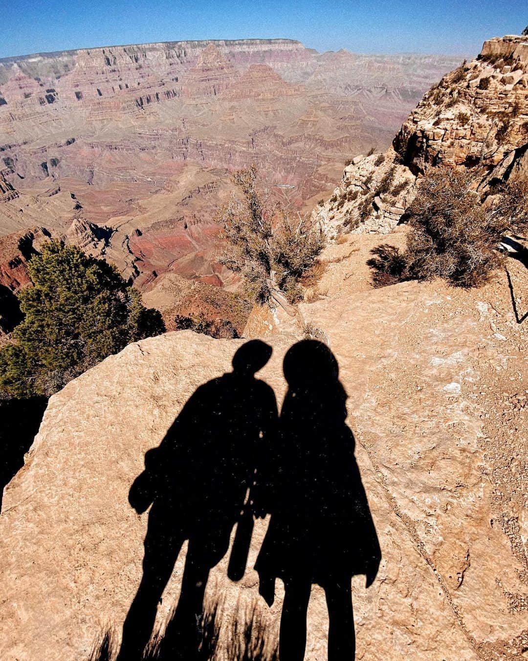 ジュリー・サリニャーナのインスタグラム：「better together. 💕🏜 @kevinberruuu」