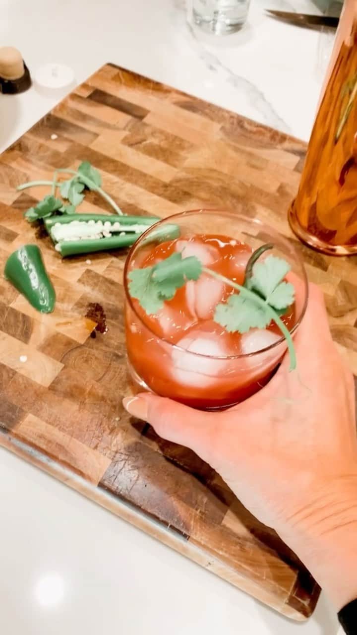 ホープ・ビールのインスタグラム：「1 oz fresh watermelon mashed  1 oz mashed jalepeno 1 oz mezcal 1 oz watermelon cocktail juice used one from Trader Joe’s Mix well and strain then serve over ice with cilantro. Enjoy!」