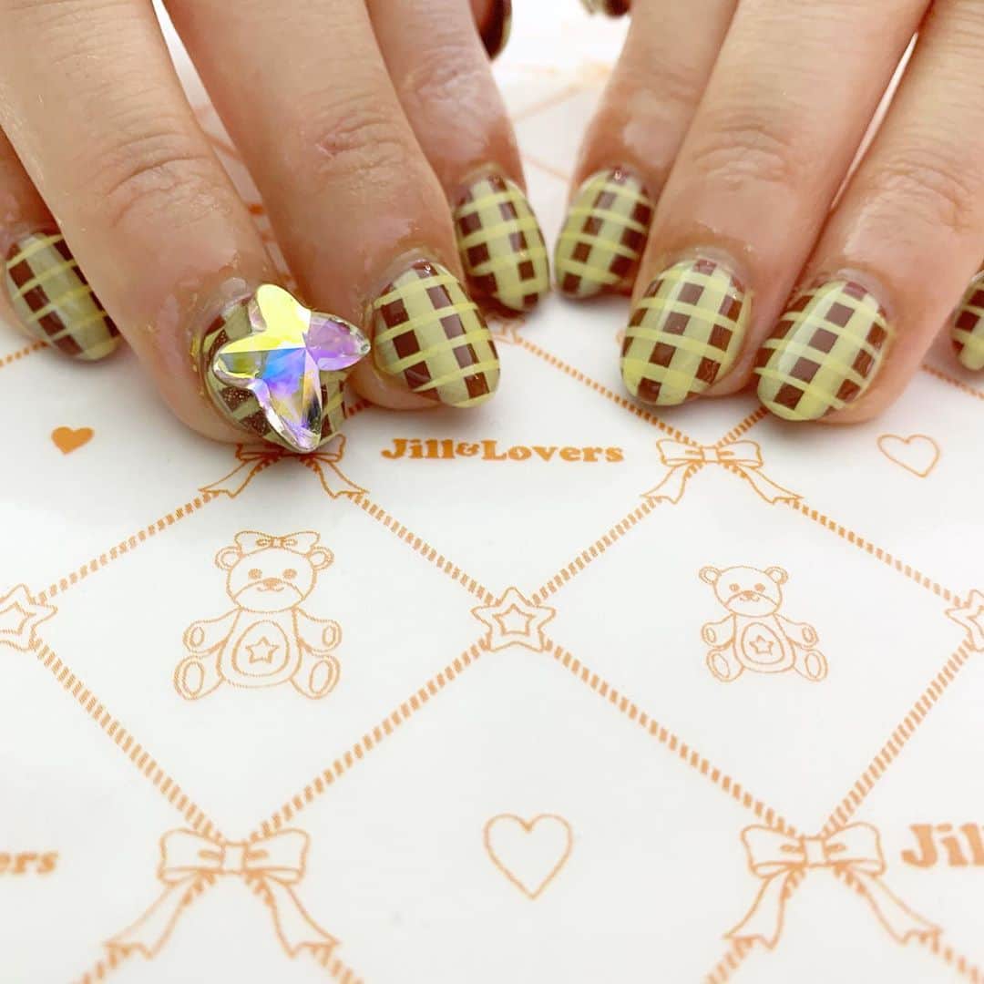 mamijinguのインスタグラム：「🦋  #jillandlovers #nail #nailart #paragel #gelneil#gel #ネイル #ネイルアート #me #look #love #かわいい」