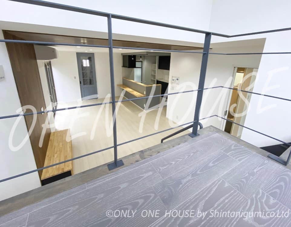 ONLY ONE HOUSE 株式会社 新谷組のインスタグラム：「🏡  ➖ 内覧会情報 ➖  OPEN HOUSE 𓅿 𓆸  10.31(土)  10:00-17:00  11.1 (日)  10:00-16:00   小浜市竜前にて内覧会を開催します！  お家づくりの参考になるポイントが盛り沢山の 内覧会となっておりますので、是非この機会に 実際にご覧になりご体感ください。  🏴 coming soon  只今高浜町にもモデルハウスを建設中です。 HPやInstagramに内覧会情報や施工事例、豆知識 など随時UPしておりますので是非ご確認下さい。    ≪新型コロナウイルス対策について≫  新型コロナウイルス感染拡大を考慮し、 以下の対応を行っております。  新谷組では感染拡大防止のため、 お客様並びにスタッフの健康と安全確保を 考慮しお客様へできる限りのマスク着用と アルコール消毒へのご協力をお願いしております。  また、お客様に来場頂きました際には、 弊社スタッフがマスク着用にて接客をさせて頂きます。  スタッフ一丸となりお客様が安心して 家づくりを進めていける環境づくりを 行って参りますので何卒ご理解ご協力の程 お願い申し上げます。　  . ⚀ 本社TEL  0770-78-1255 ⚁ 事務所TEL  0770-59-2552 ⚂ E-Mail  shintanigumi@outlook.jp ⚃ 新谷組HP  http://www.shintanigumi.jg .  #新谷組#おおい町#舞鶴市#高浜町#小浜市#敦賀市#若狭町#美浜町#新築#一戸建て#外構工事#改修工事#シンプルライフ#マイホーム#マイホーム計画#注文住宅#デザイン住宅#自由設計#工務店#金属サイディング#無垢材#ジョリパット#塗り壁」