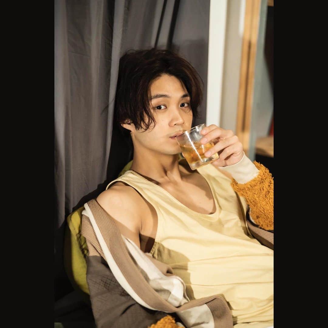 磯村勇斗のインスタグラム：「. JUNON12月号  10月22日発売  撮影：杉江拓哉さん（TRON）」