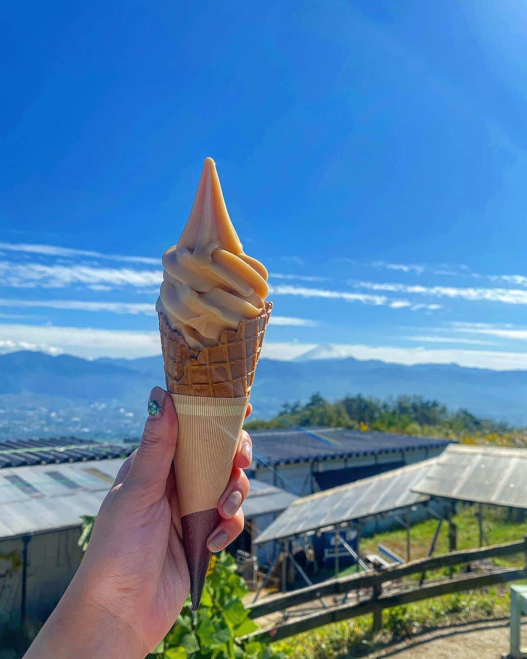 DJ mariennuのインスタグラム：「秋始めました🗻 #秋晴れ　#山梨　#富士山」