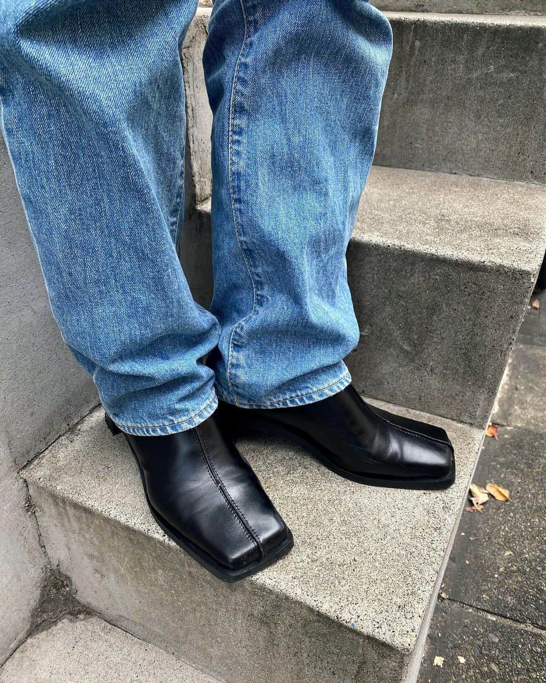 所谷舞さんのインスタグラム写真 - (所谷舞Instagram)「この @tommyjeans のシャツ前のだけどお気に入り🐒🌼 お天気いいなぁ💭 square boots 予約販売してるよ🤍 . . #maeve_official #シャツコーデ #デニムコーデ #ショートブーツ」10月21日 11時28分 - _mai_i_