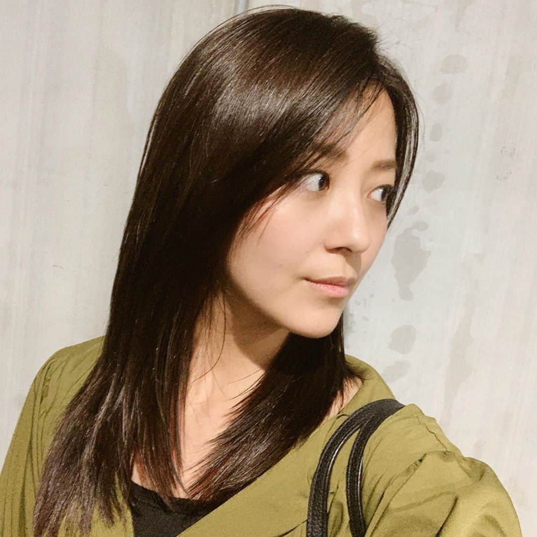 長沢美月さんのインスタグラム写真 - (長沢美月Instagram)「そういえば、この間 @tokyo88_rim_leapinc で、 カラーとカットとトリートメントしてきた💇‍♀️✨ やはりサラサラは上がりますね〜💓 永遠に続けば良いのに😂笑 #ヘアカラー #haircolor #トリートメント #サロン」10月21日 11時38分 - _mizuki_0212