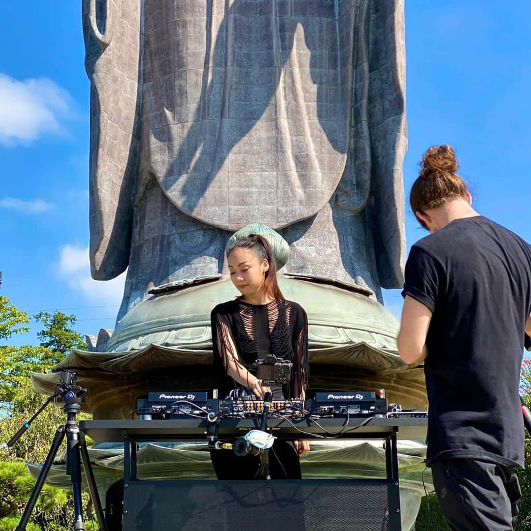 DJ Yummyのインスタグラム：「High In Japan ☀️ The Great Budda (60min full ver.) https://www.youtube.com/watch?v=DvPbluPhbe4 選曲紀行は人と場所に導かれて続きます。 Thank you for watching over 2000+ppl views in about 20 minutes. I'm soo high😬. Please watch the rest of this video on youtube.  #Highinjapan #Ushiku #yumikobayashi #牛久大仏 #Ibaraki」