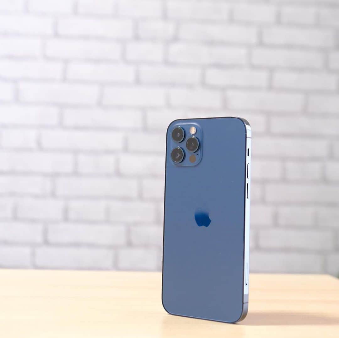 松村太郎のインスタグラム：「#iPhone12Pro 🆕Pacific Blue」