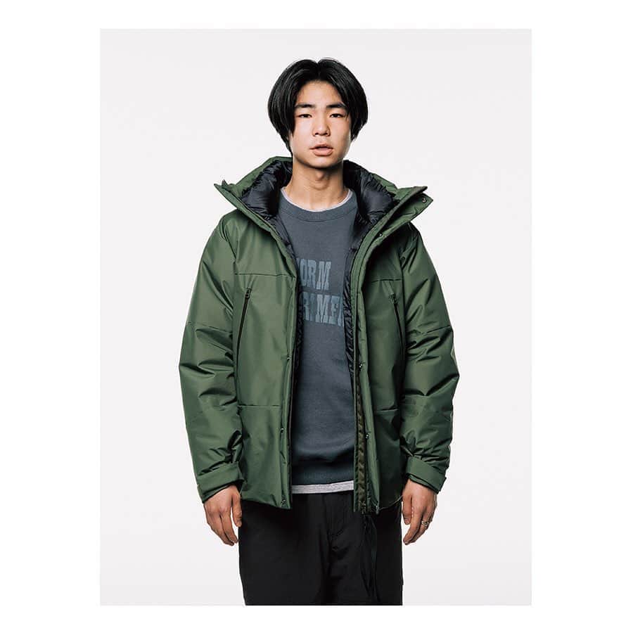 ソフさんのインスタグラム写真 - (ソフInstagram)「NEW RELEASE on OCTOBER 23 (FRI) ⠀ uniform experiment ・3LAYER HOODED DOWN JACKET : ¥90,000 + TAX ⠀ 防水、透湿性に優れ常にドライな着用感をキープする3レイヤーナイロンに、保温性に富んだ上質なダウンを惜しげもなく封入したフード付きダウンは、ミリタリーをモチーフに、タウンユースに落とし込んだしたブランドならではの洗練されたデザイン。フロントにあしらわれた止水ジップポケットはハンドウォーマーとしての役割も担います。 ⠀ 10/23(金)よりSOPH.shop、SOPH.dealer、同日正午よりSOPH. ONLINE STOREにて発売。 *入荷状況は店舗によって異なりますので、詳細は各店舗までお問い合わせくださいますようお願い申し上げます。 *SOPH.shopでの通販につきましては、 10/26(月)からとなります。 ⠀ The 3 layer nylon with water resistance and moisture permeability keeps you dry all the time. The down with a hood is filled with high quality down with excellent heat retention. It has a military motif and has a refined design that is unique to the brand that is used in town. The waterproof zip pocket on the front also serves as a hand warmer. ⠀ Available at SOPH.shops and SOPH.dealers from 10/23(Fri), and SOPH. ONLINE STORE from 12:00pm(JST) on 10/23(Fri). *The availability varies stores, so please contact each store for details. *As for the mail order at SOPH.shops, it starts from 10/26(Mon). ⠀ www.soph.net/shop/ . #uniformexperiment #UEmilitary #UEnavy #UEN」10月21日 12時04分 - soph_co_ltd