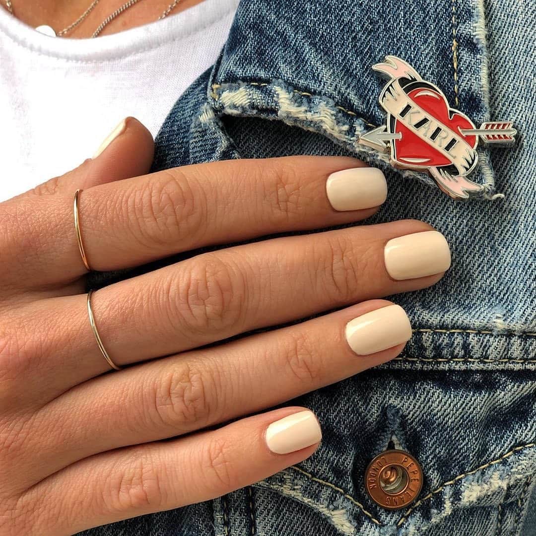 OPIさんのインスタグラム写真 - (OPIInstagram)「Cheers to this soft, creamy #nude 🥂@cristinabosman @magdaoceanu Shade: #BeThereInAProsecco  #OPIObsessed #ColorIsTheAnswer #NOTD #NailSwag #NailsOfInstagram #NailsOnFleek #NailPolish #Nails #OPI #neutralnails」10月21日 11時58分 - opi