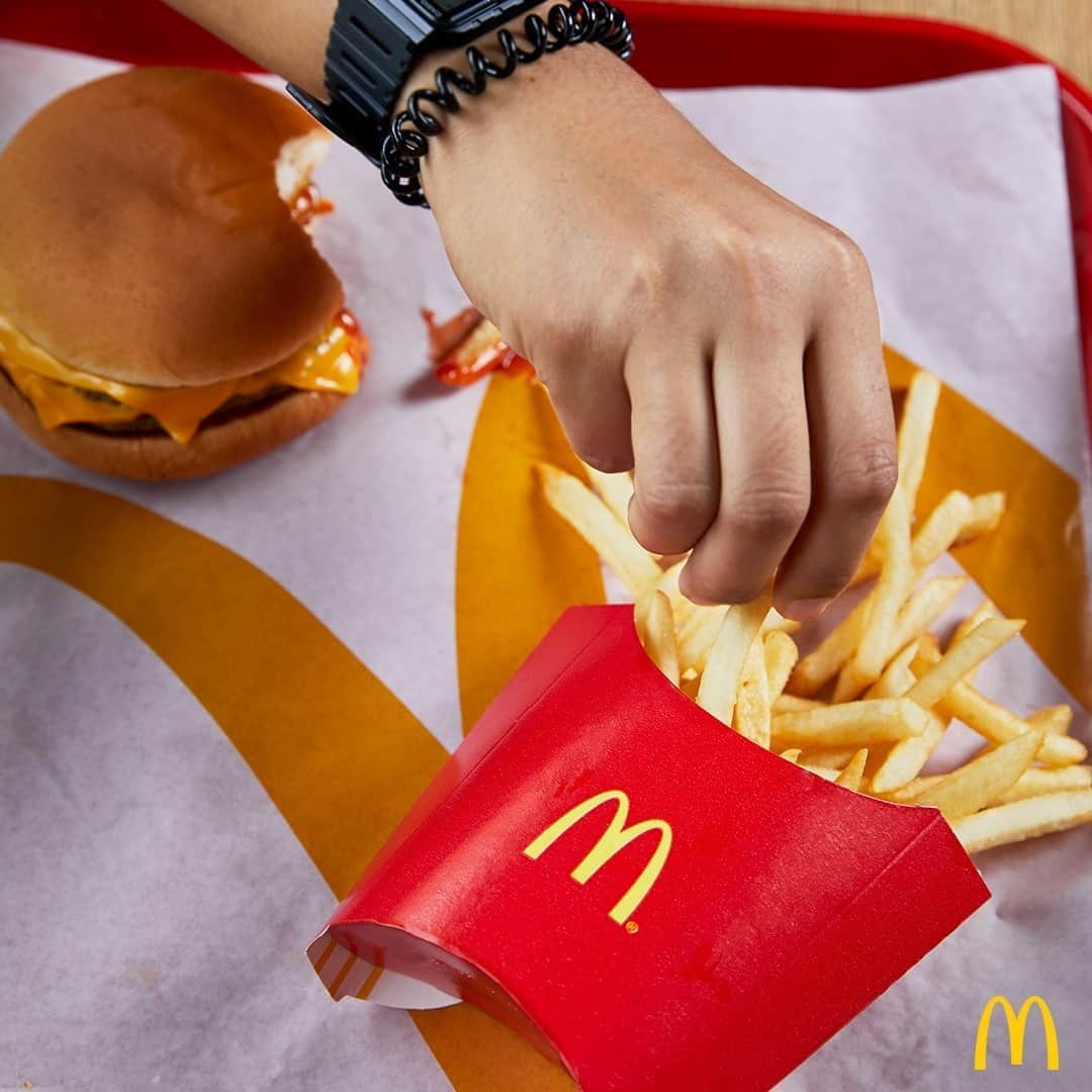 McDonald's Philippinesのインスタグラム：「Juicy Double Cheeseburger, paired with our World Famous Fries 🍔🍟😋 — a solid lunch awaits you!  Get it now via McDo Dine-In, Drive-Thru, Take Out, or Pick-Up. You can also order via the McDelivery PH App or call 8888-6236 (for NCR).」