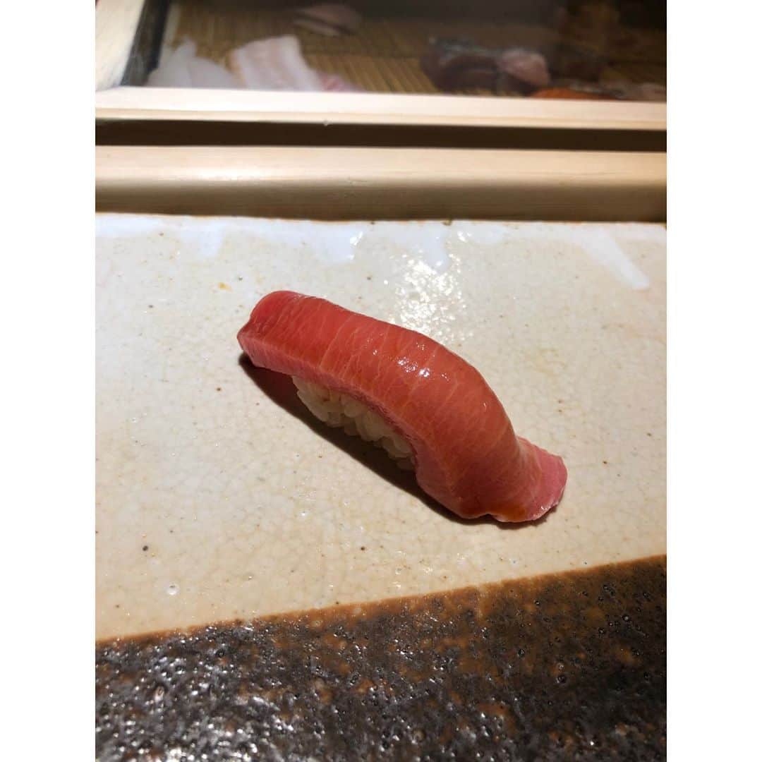 春輝さんのインスタグラム写真 - (春輝Instagram)「お寿司の時は必ず冷茶割り🍣  #食欲の秋#鮨 #春輝#haruki」10月21日 12時05分 - haruki_o427