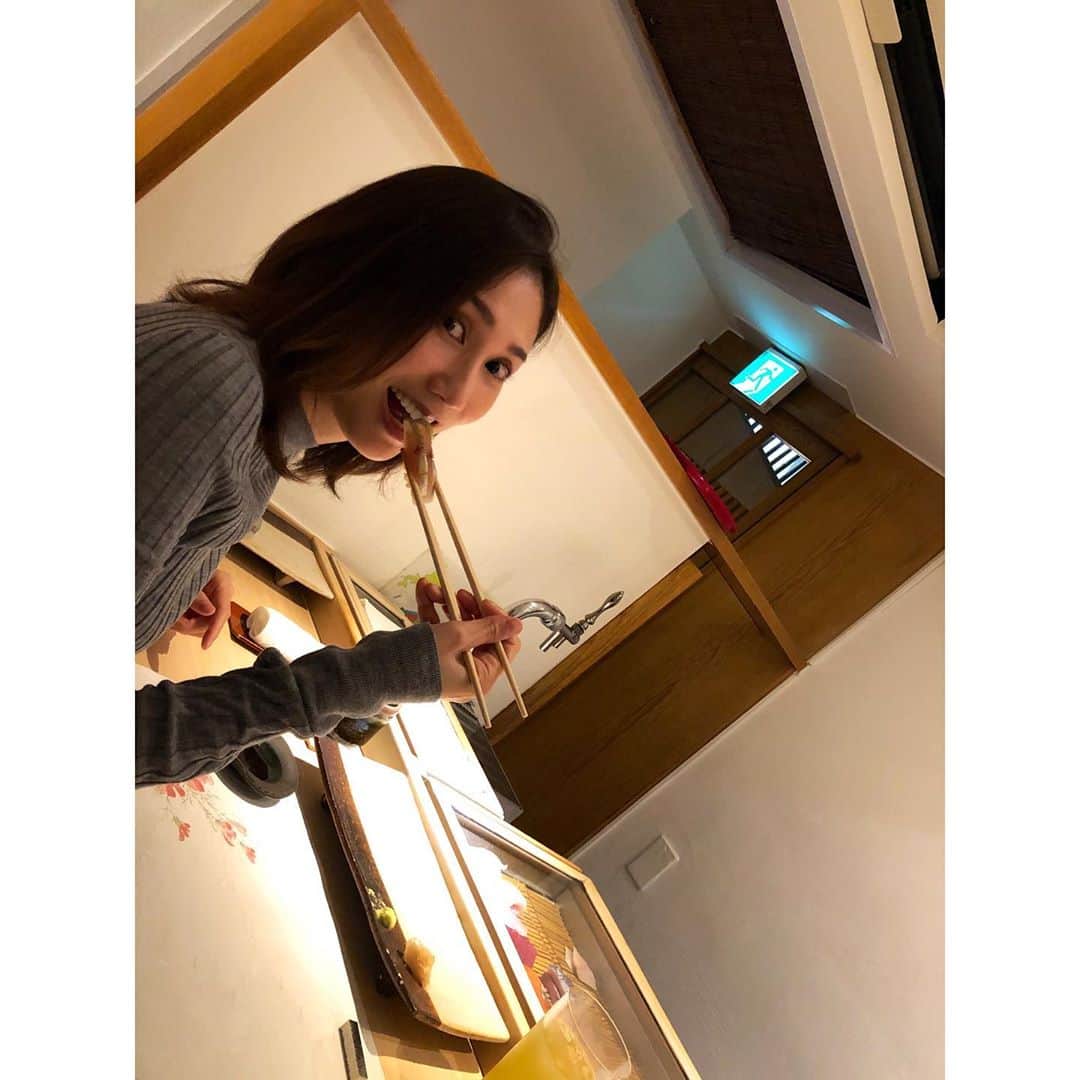 春輝のインスタグラム：「お寿司の時は必ず冷茶割り🍣  #食欲の秋#鮨 #春輝#haruki」