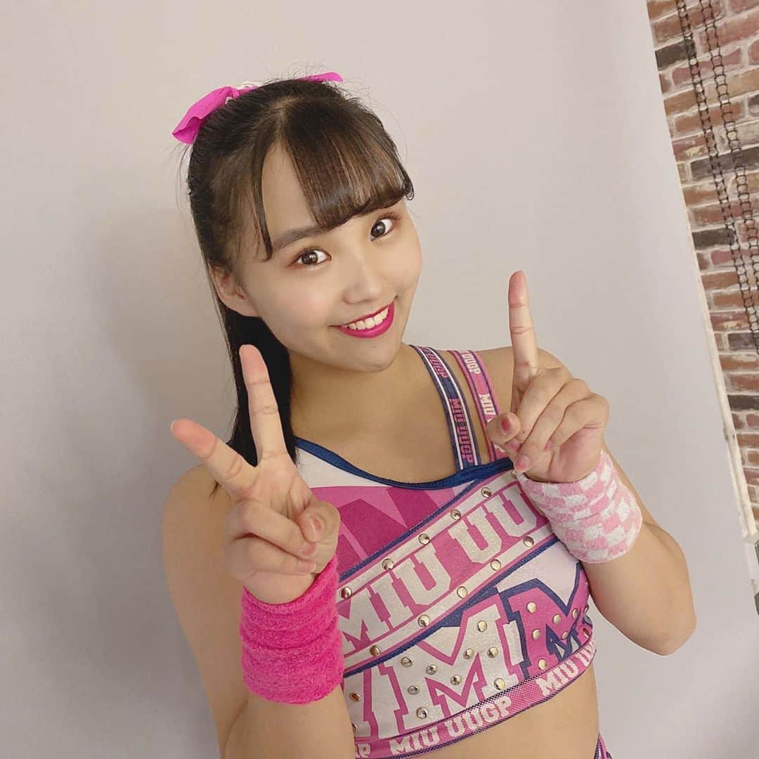 のインスタグラム：「. . インスタの加工こだわりをなくしたよ！！ . ぴんく一筋だったり、フィルムカメラ加工してたけど(フィルムカメラは今でもハマってるから時々投稿するよ)とりあえず普通に戻したよ笑 . . 今日も撮影してます！ . . さっきフィルムカメラでとてもいい感じの景色の写真が撮れたので嬉しいです。 . . 昨日はドロキありがとうございました！！ 初ドロキ！楽しかったです！また行きたい！ . . では！すてきな1日をはーばーないすでー . #アプガプロレス  #アプガ #プロレス  #ピンク #フィルムカメラ #ぴんく #ポニーテール #黒髪 #黒髪ポニーテール #コスチューム #撮影 #21歳 #誕生日 #の　#写真　#これは」
