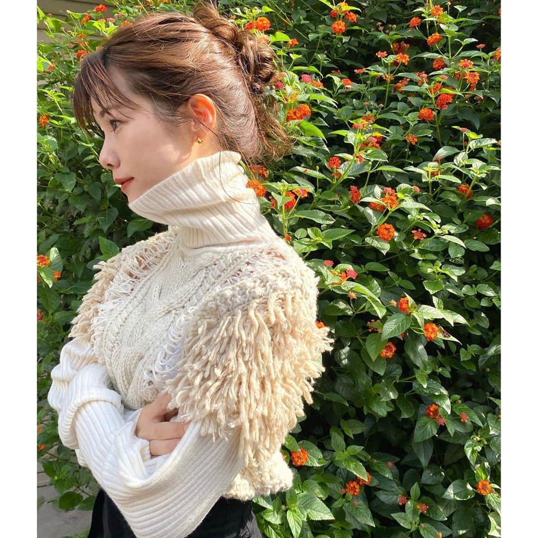 西谷菜々さんのインスタグラム写真 - (西谷菜々Instagram)「. 大好きなオペラからテラコッタの新色が出たと聞いて、もうゲットするしかないよね💄 オンラインとPLAZAで先行発売中✨全国では10/28から発売開始だそうです😘  テラコッタリップ×白ニット×おだんごはきっとずっとスキ🤍🧶 #オペラリップティント #オペラ秋色テラコッタ #リップティント #ティントリップ #PR」10月21日 12時09分 - nana_nishitani