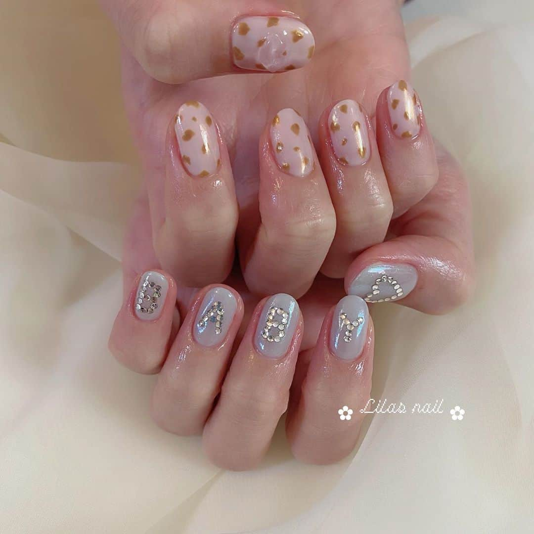 makoさんのインスタグラム写真 - (makoInstagram)「* アニマル柄人気♡ クリアのlipもかわい💋. #girlynail #ガーリーネイル #ミラーネイル #glitternail #젤네일 #젤네일아트 #젤네일전문 #フレンチガーリー  #ギンガムチェック #ギンガムチェックネイル #オーダーチップ #ブライダルネイル #ワイヤーネイル  #セルフネイル #스누피네일아트 #さくらんぼネイル #ちょうちょネイル #蝶々ネイル #ヴィンテージネイル #水滴ネイル #オーロラネイル #アニマル柄ネイル #ダルメシアン」10月21日 12時15分 - mkxxxbaby