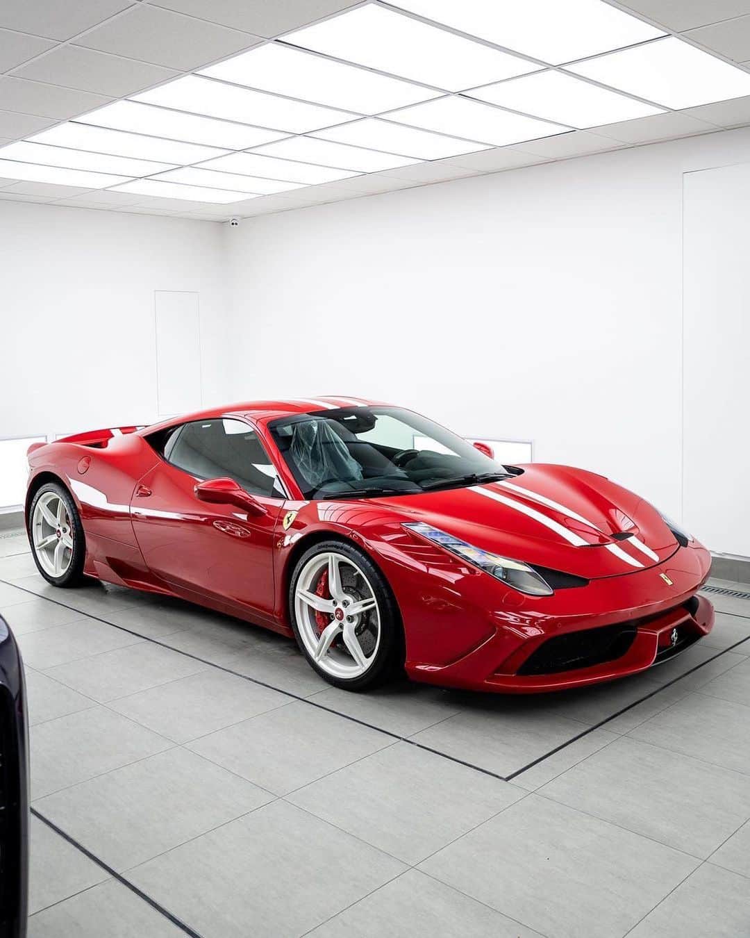 CARLiFESTYLEさんのインスタグラム写真 - (CARLiFESTYLEInstagram)「Ferrari 458 Speciale. 👍🏽or👎🏽? @topazdetailing @horsepower_hunters #carlifestyle #458speciale」10月21日 12時20分 - carlifestyle