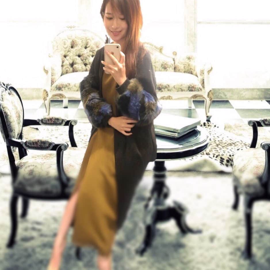 福田友理子さんのインスタグラム写真 - (福田友理子Instagram)「* * この時期よく着てるコーディガン（コート＋カーディガン）🧥 * 腕にモコモコとしたファーが付いていてあったかくてお気に入りです * 今年はテラコッタ色のコートが欲しいな☺️✨ * 私のパーソナルカラーがイエベオータムでテラコッタ合わせやすいので * 今日はこの後、スピーチ講師をさせていただいているミセスアースのパーソナルカラーレッスンも伺わせていただく予定で、とても楽しみです✨🎨 * * * #コーディガン #コーディガンコーデ  #パーソナルカラー #イエベオータム #ミセスアース #ミセスアースジャパン #スピーチトレーナー #話し方講師 #スピーチ #プレゼン #プレゼンテーション # スピーチトレーニング #企業研修  #企業研修講師」10月21日 12時30分 - yuriko.fu