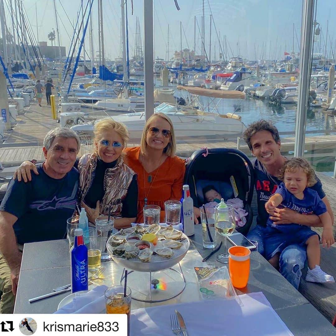 トニ・エリアスさんのインスタグラム写真 - (トニ・エリアスInstagram)「Very happy to have my parents here in this difficult times...its been a big help and big release for us...loveUpapamama!!😘❤️  #missingKiara&Laura😘  #Repost @krismarie833 ・・・ Family time 🙏🌴 #」10月21日 12時24分 - tonielias24