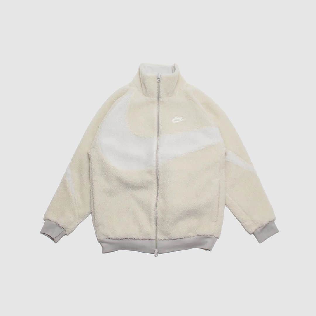 A+Sのインスタグラム：「2020. 10. 23 (fri) in WEB STORE  ■NIKE NSW VM SWSH FULL ZIP JKT COLOR : LIGHT BONE SIZE : SMALL - 3X LARGE PRICE : ¥12,000 (+TAX) ※実店舗では2020年10月30日(金)より発売となります。  寒い日も存在感のあるスタイル。 ナイキ スポーツウェア ジャケットは、大きなロゴで個性をアピールするリバーシブルデザイン。外出のたびにイメージチェンジを楽しめます。フレンチテリー素材とタフタ素材が寒い日も暖かい着心地を保ちます。  A style that has a strong presence even on cold days. The Nike Sportswear Jacket has a reversible design with a large logo that emphasizes your personality. You can enjoy a makeover every time you go out. French terry and taffeta materials keep you warm and comfortable even on cold days.  #a_and_s #NIKE #NIKEBIGSHOOSH #NIKENSWVMSWSHFULLZIPJKT」