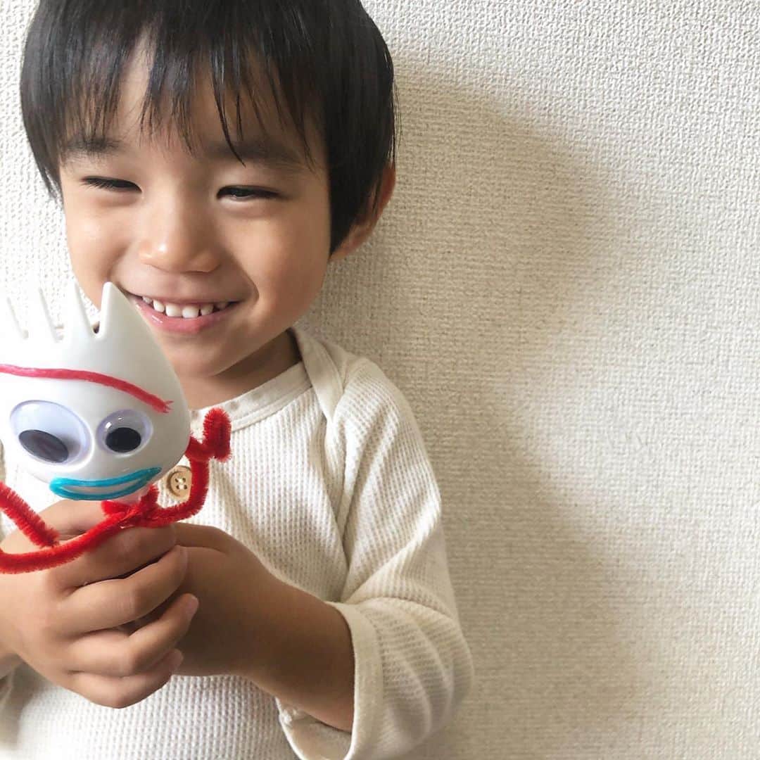 のインスタグラム：「ちょっとぶさいくなフォーキーができたよ👦🏻🧡  #フォーキー#トイストーリー4 #男の子ベビー  #男の子ママ #福岡ママ #2歳差育児  #2歳差兄弟」