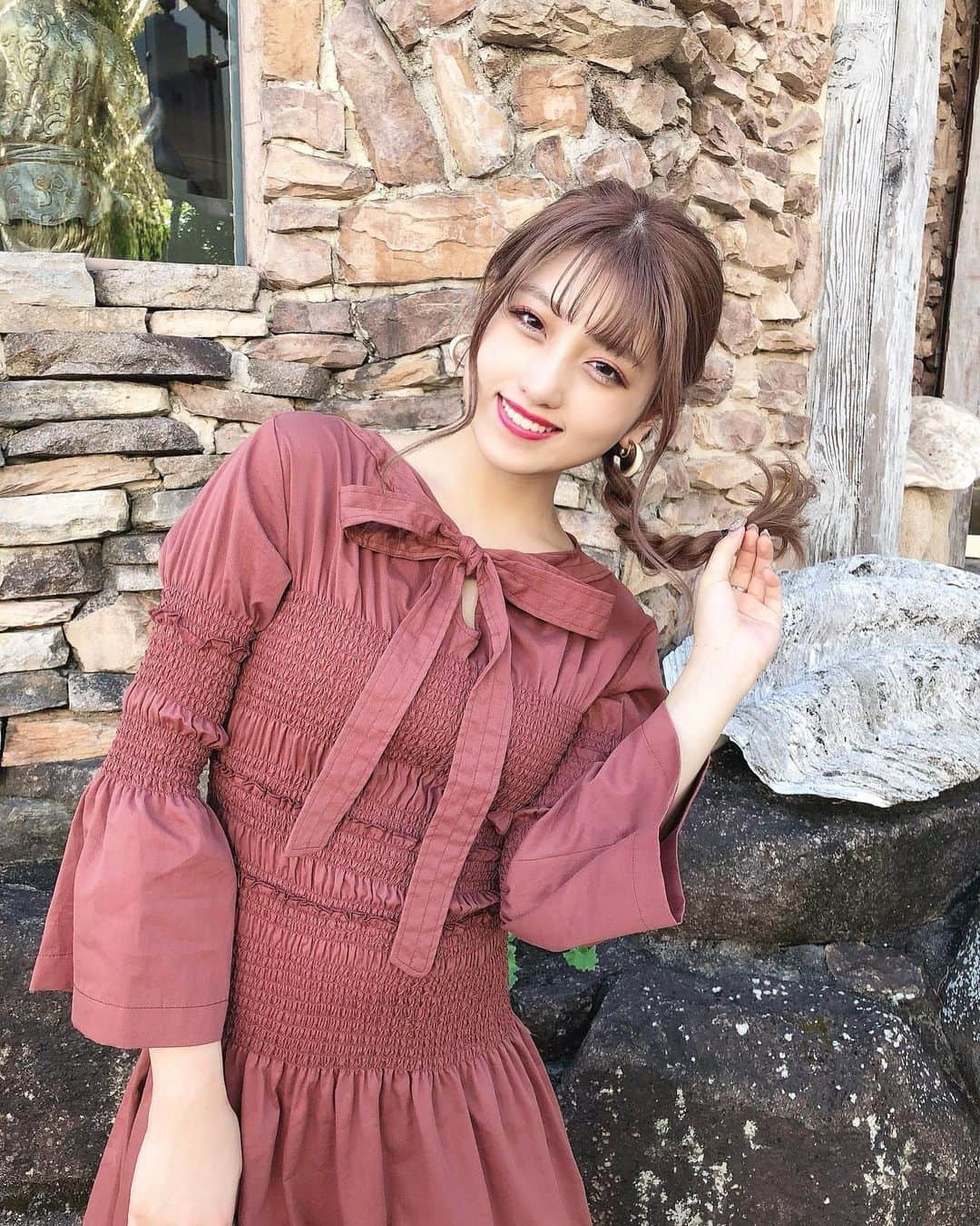 のインスタグラム：「. . 人気の韓国ブランド @chuu_japan から 新作コスメが登場したよ！✨ . 私がつけてるのは秋メイクにぴったりのオレンジリップ🍊 . マットなのになめらかなテクスチャーで塗りやすいよ😳 あと落ちにくいからマスクにも付きにくくて安心！♡ . #chuu #neker #韓国コスメ #pr」