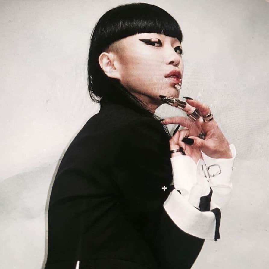 Aya Satoのインスタグラム：「Å  #ayasato #ayasatostyle #fashion #makeup」