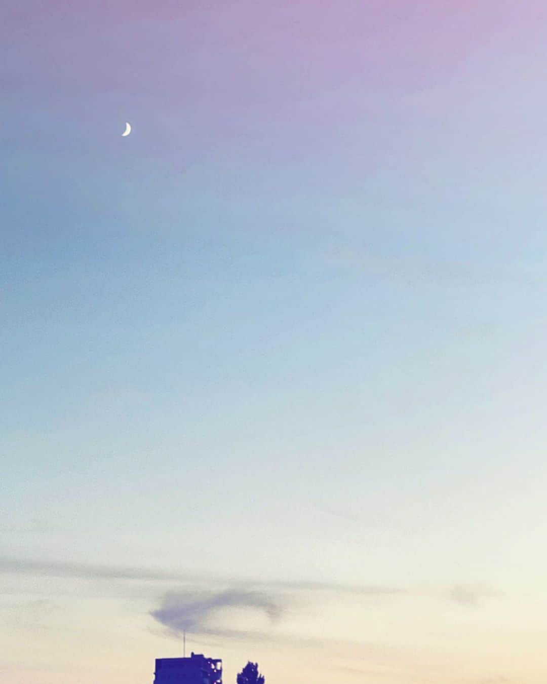 REGSTYLEさんのインスタグラム写真 - (REGSTYLEInstagram)「地球すごいし 宇宙すごい🌍🙏🏽 ・ 生かされてるなーって 気付ける瞬間🌙 ・ 今日も一日よく生きた。 #奇石 #universe #beautifulsky #moon #skypic #picnic #nightnight #earth」10月21日 23時29分 - yui_regstyle