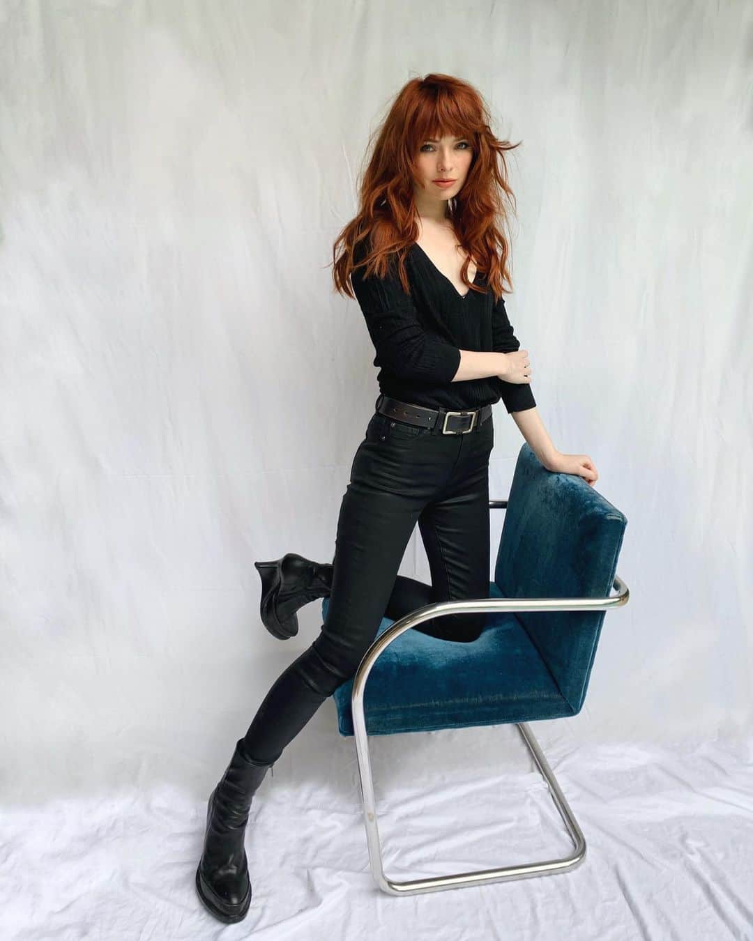 ジェーン・アルドリッジのインスタグラム：「Leather-like in @7forAllMankind amazing coated jeans. 😍 #wearemadeforthis #7ForAllMankind #ad」